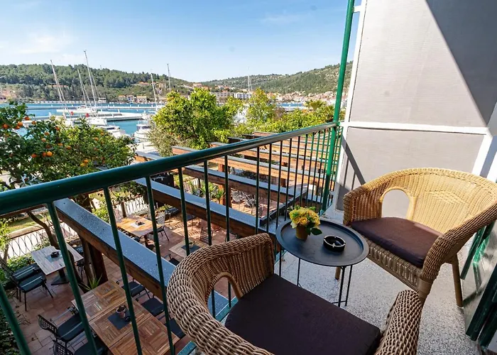 Couette-café Dalmacija 3*